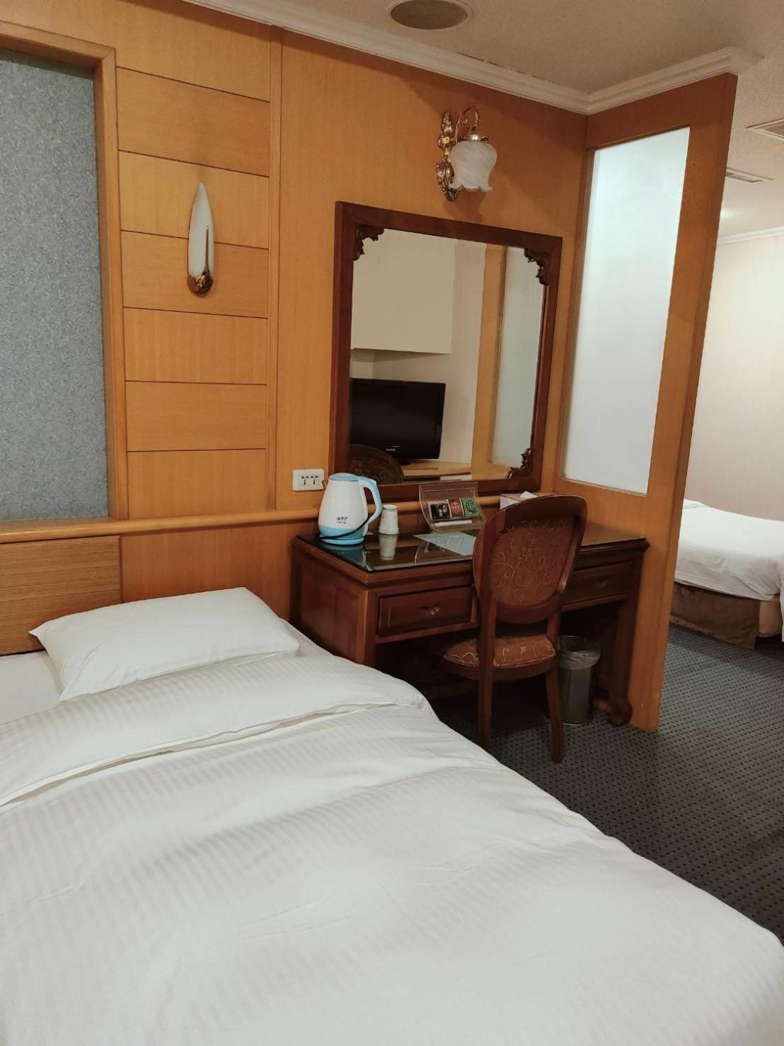 Quarantine Hotel - Champion Hotel Taipei Esterno foto