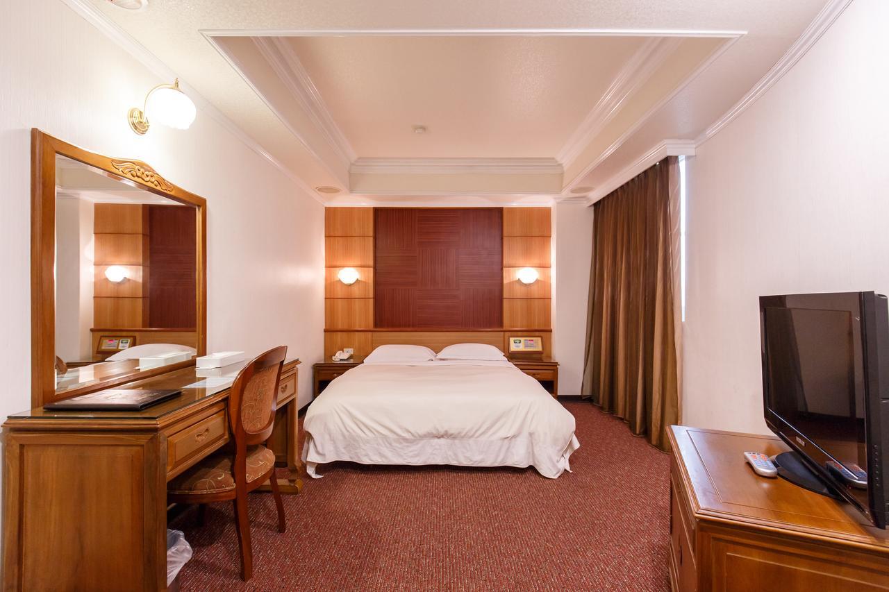 Quarantine Hotel - Champion Hotel Taipei Esterno foto